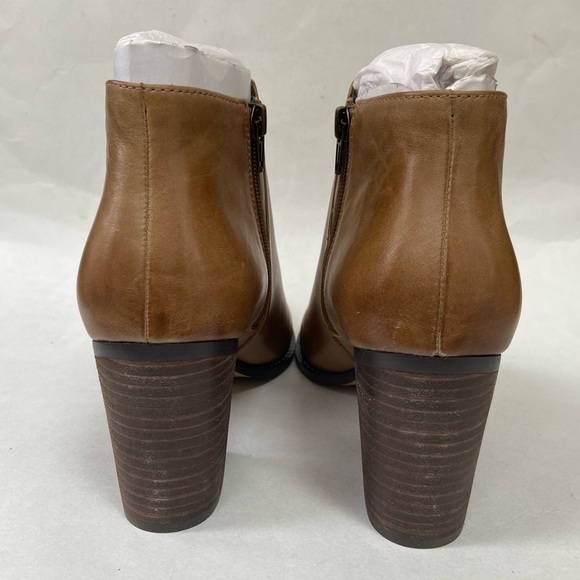 Very Volatile Wesley Style Tan Booties Size 9 New - Picture 6 of 9